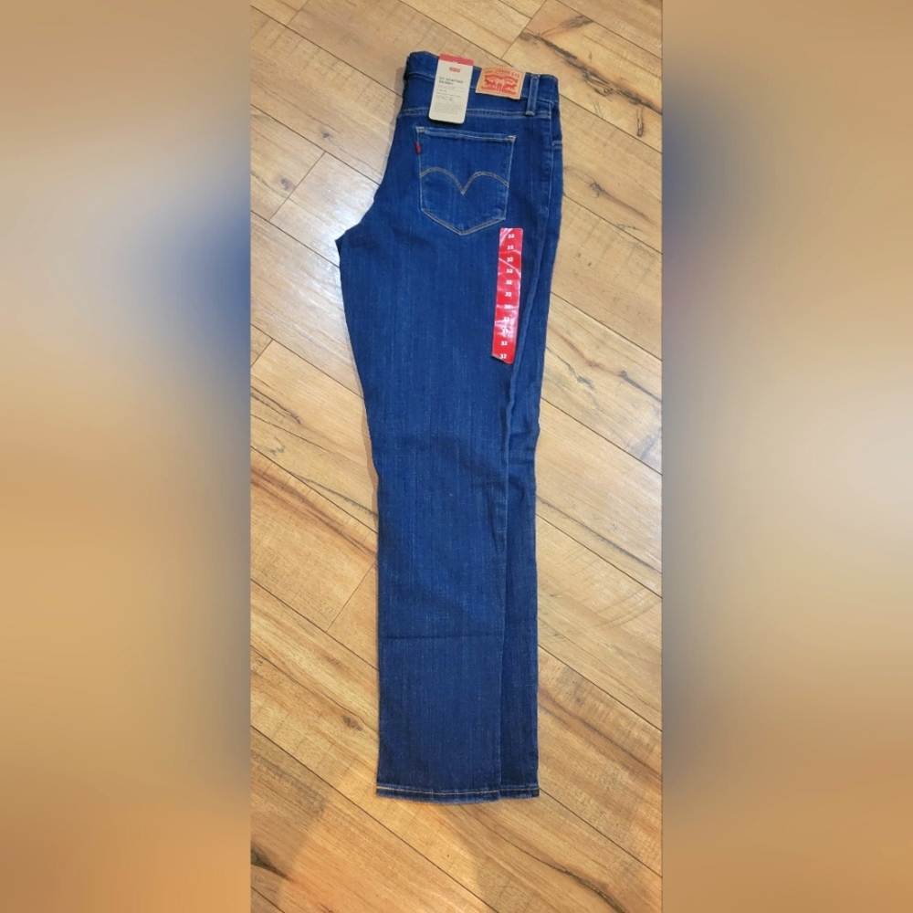 BRAND NWT LEVI'S SKINNY SHAPING 32"